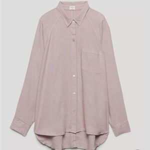 Aritzia Wilfred Free boyfriend button up.